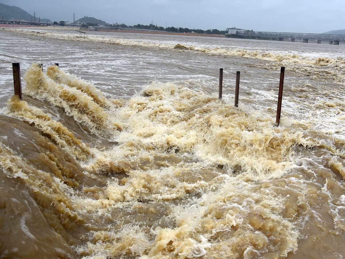 heavy water inflow krishna rivers vijayawada  - Sakshi2