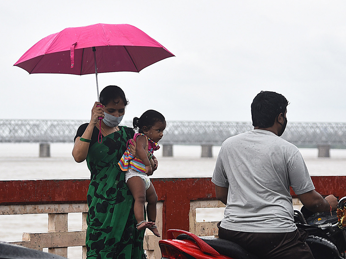 heavy water inflow krishna rivers vijayawada  - Sakshi23