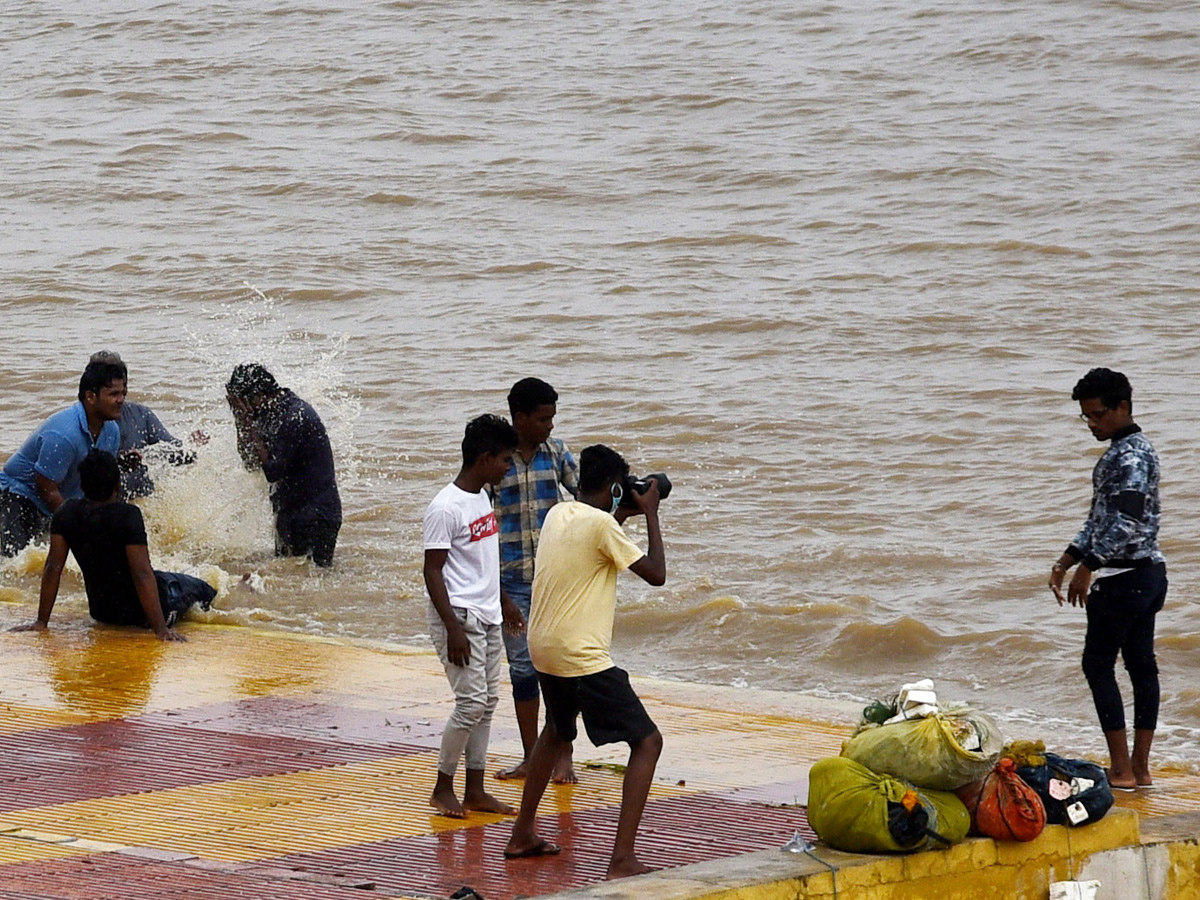 heavy water inflow krishna rivers vijayawada  - Sakshi25