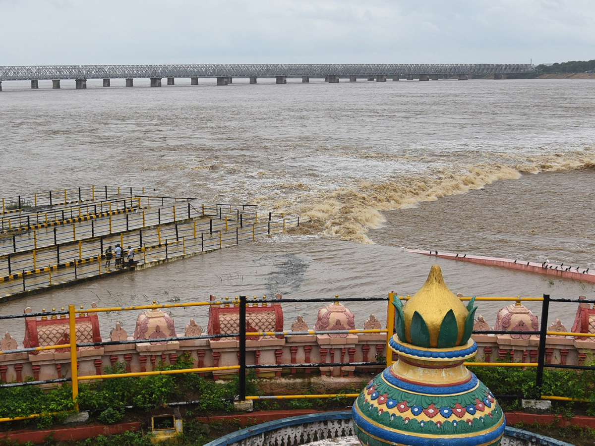 heavy water inflow krishna rivers vijayawada  - Sakshi4