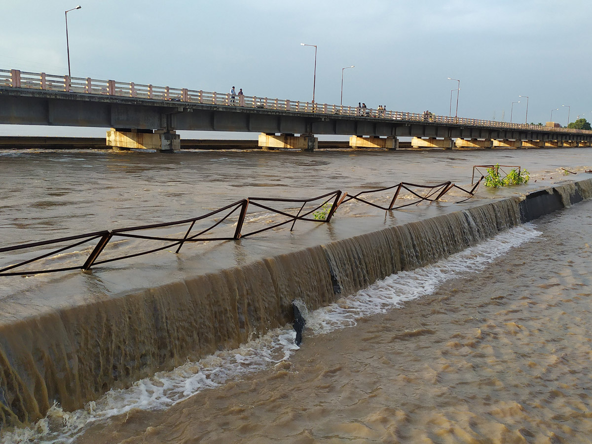 Godavari River Water Level Heavy Rains In Rajahmundry  - Sakshi15