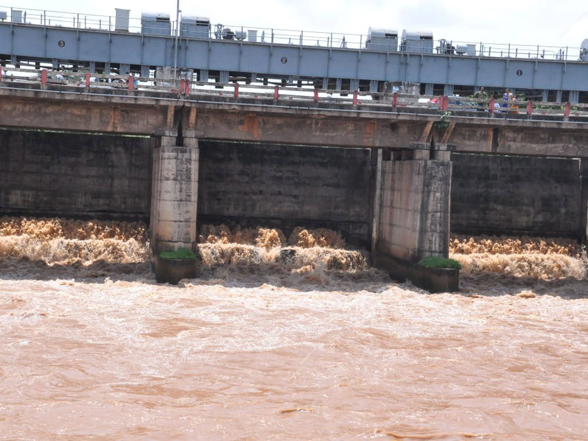 Godavari River Water Level Heavy Rains In Rajahmundry  - Sakshi18