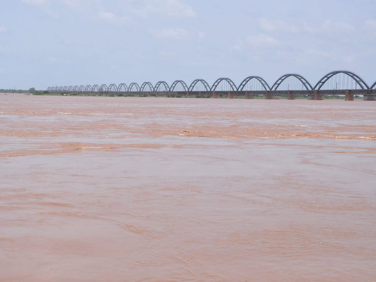 Godavari River Water Level Heavy Rains In Rajahmundry  - Sakshi19