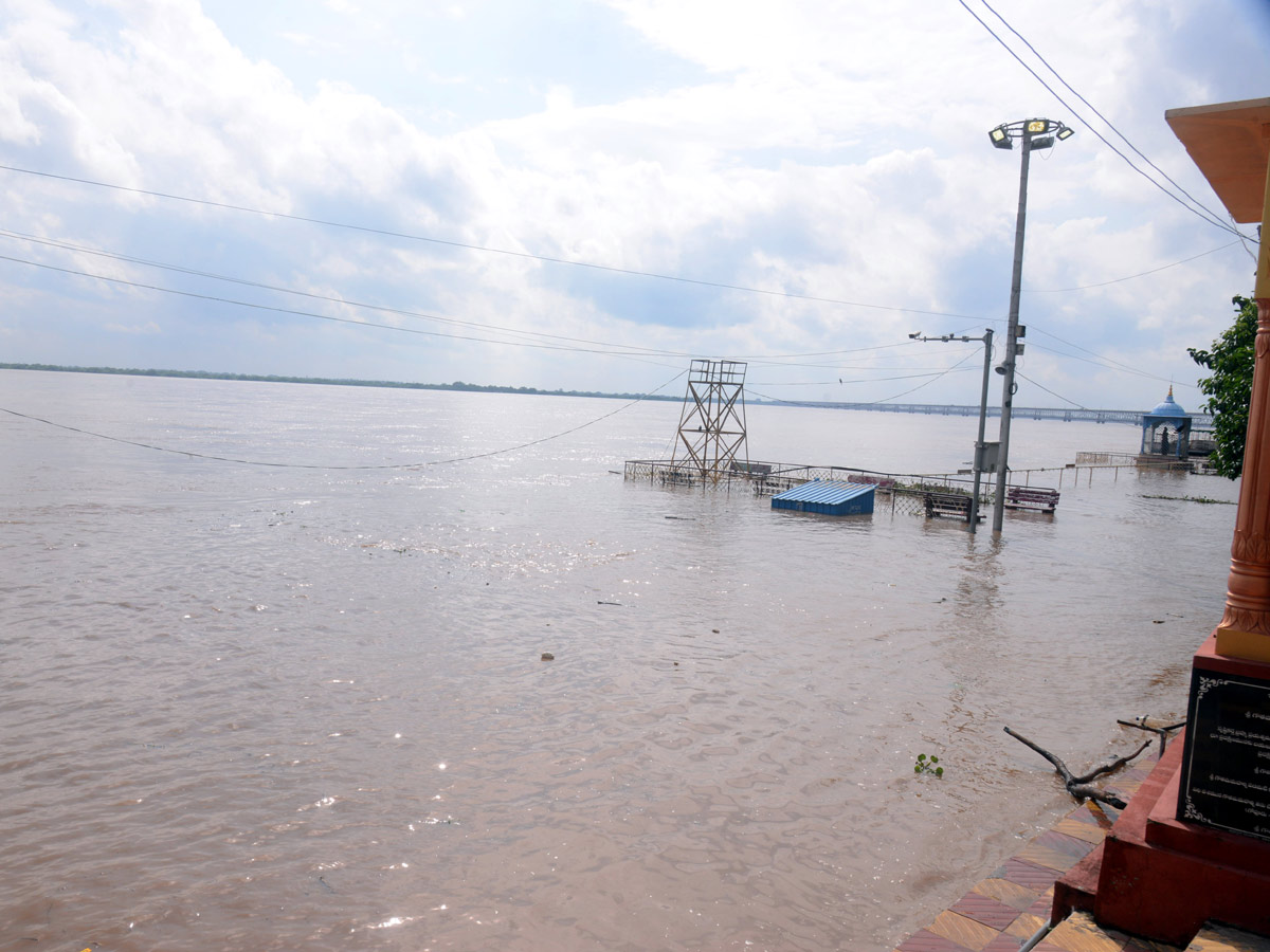 Godavari River Water Level Heavy Rains In Rajahmundry  - Sakshi21