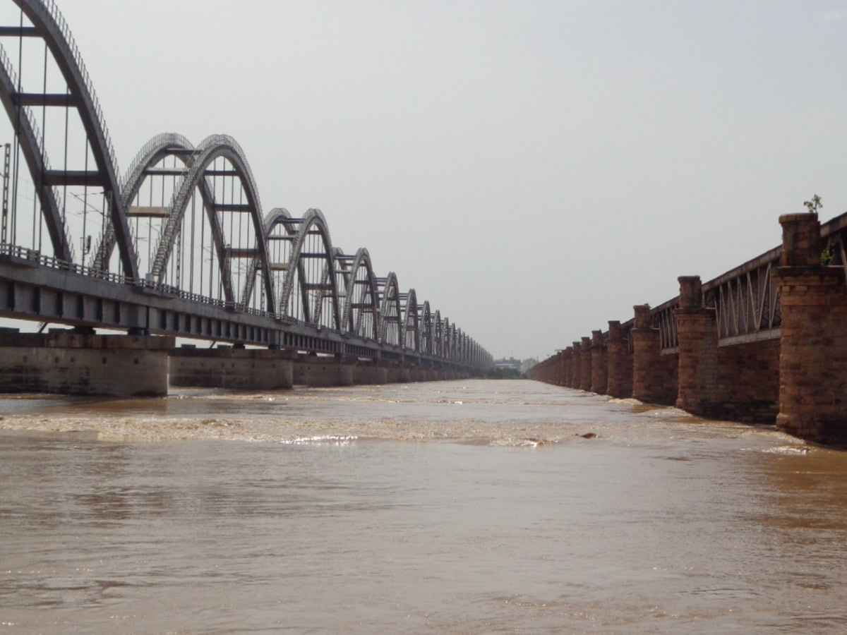 Godavari River Water Level Heavy Rains In Rajahmundry  - Sakshi3