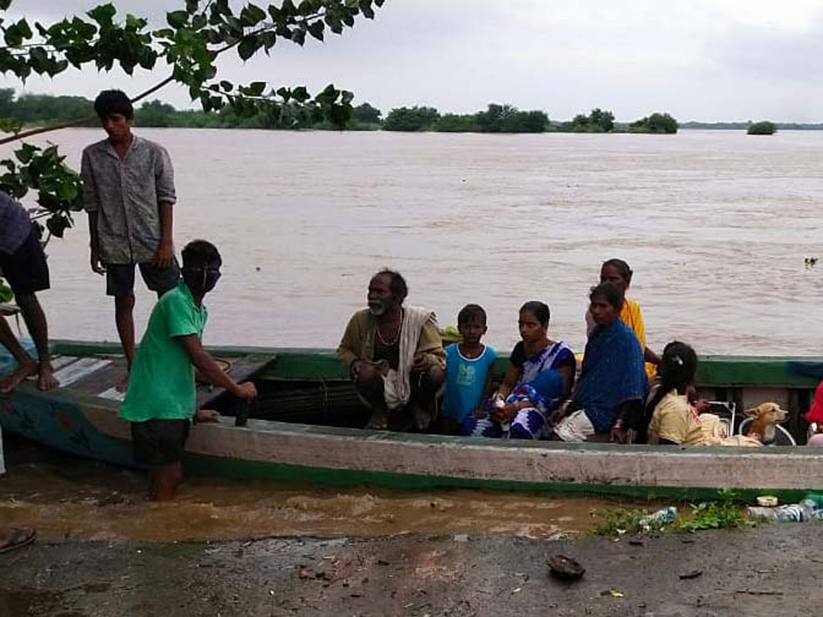 Godavari River Water Level Heavy Rains In Rajahmundry  - Sakshi26