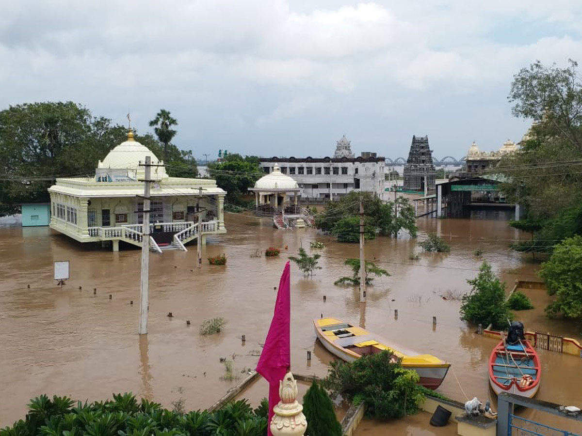 Godavari River Water Level Heavy Rains In Rajahmundry  - Sakshi28