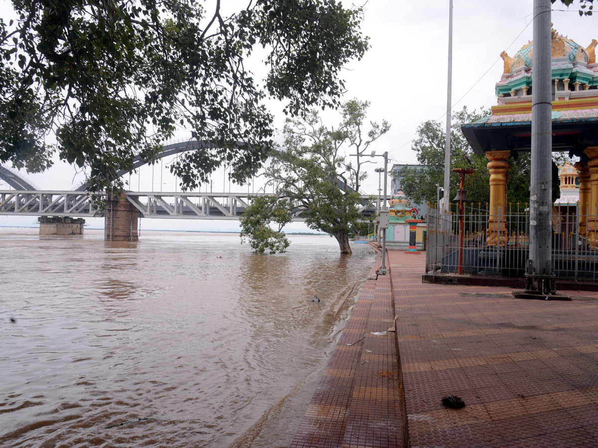 Godavari River Water Level Heavy Rains In Rajahmundry  - Sakshi32