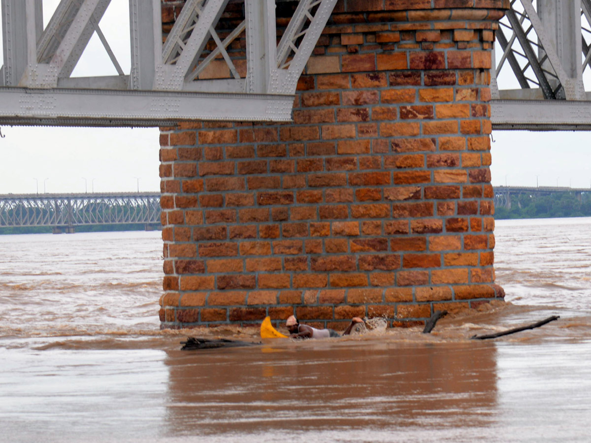 Godavari River Water Level Heavy Rains In Rajahmundry  - Sakshi33