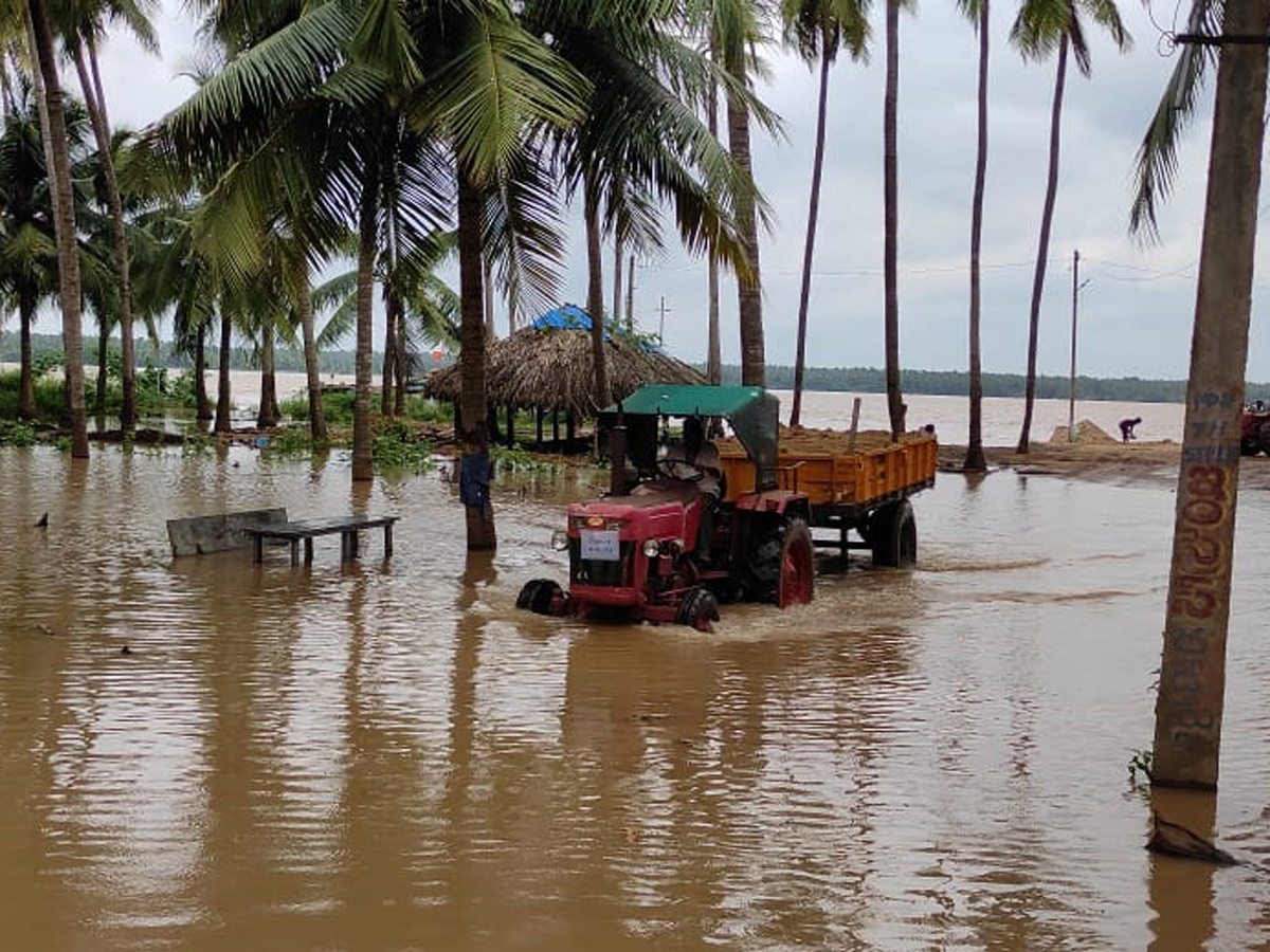 Godavari River Water Level Heavy Rains In Rajahmundry  - Sakshi37