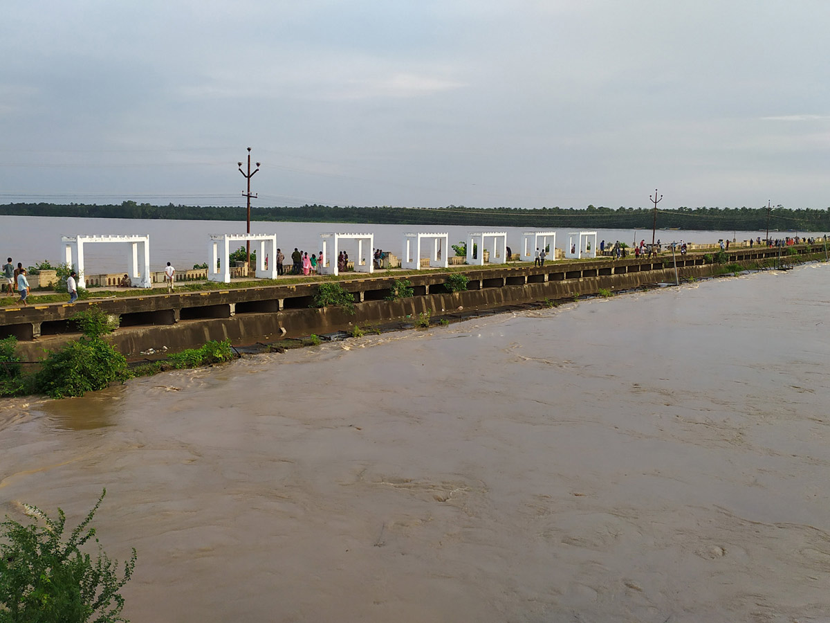 Godavari River Water Level Heavy Rains In Rajahmundry  - Sakshi5