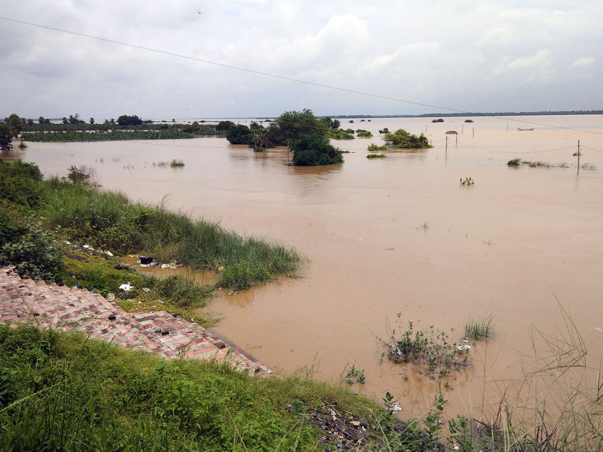 Godavari River Water Level Heavy Rains In Rajahmundry  - Sakshi40