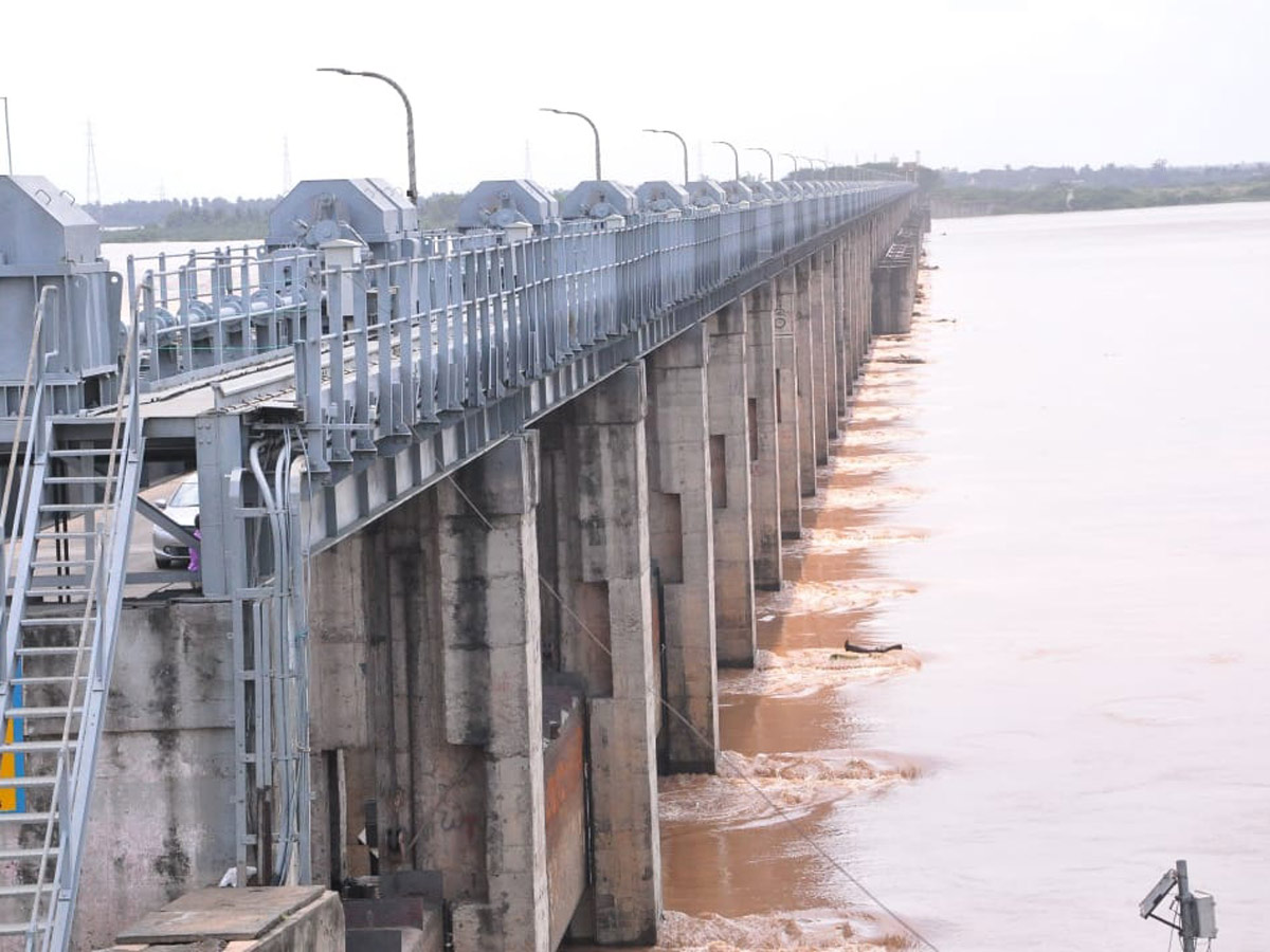 Godavari River Water Level Heavy Rains In Rajahmundry  - Sakshi45