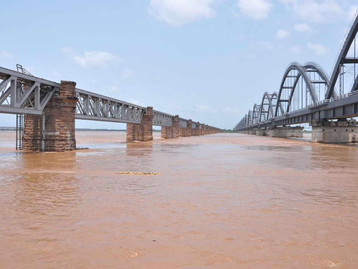 Godavari River Water Level Heavy Rains In Rajahmundry  - Sakshi46