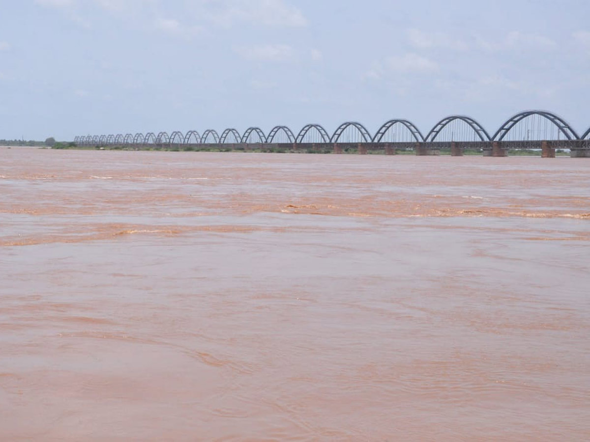 Godavari River Water Level Heavy Rains In Rajahmundry  - Sakshi47