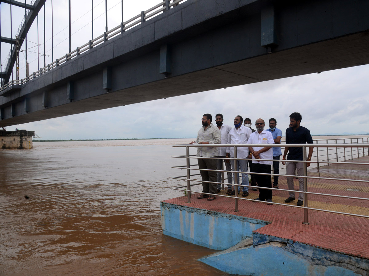 Godavari River Water Level Heavy Rains In Rajahmundry  - Sakshi48