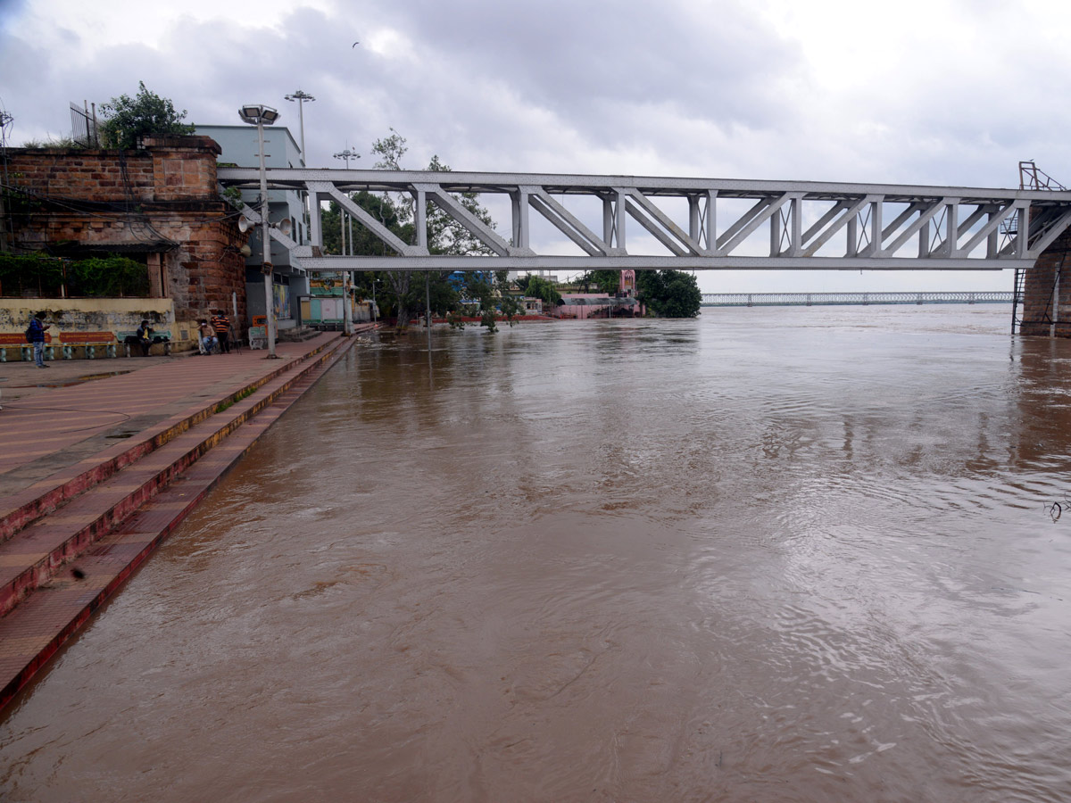 Godavari River Water Level Heavy Rains In Rajahmundry  - Sakshi49