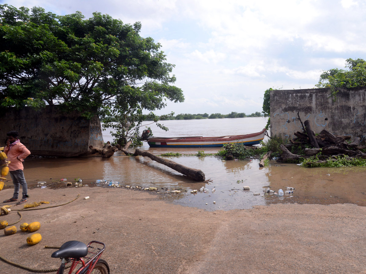 Godavari River Water Level Heavy Rains In Rajahmundry  - Sakshi51