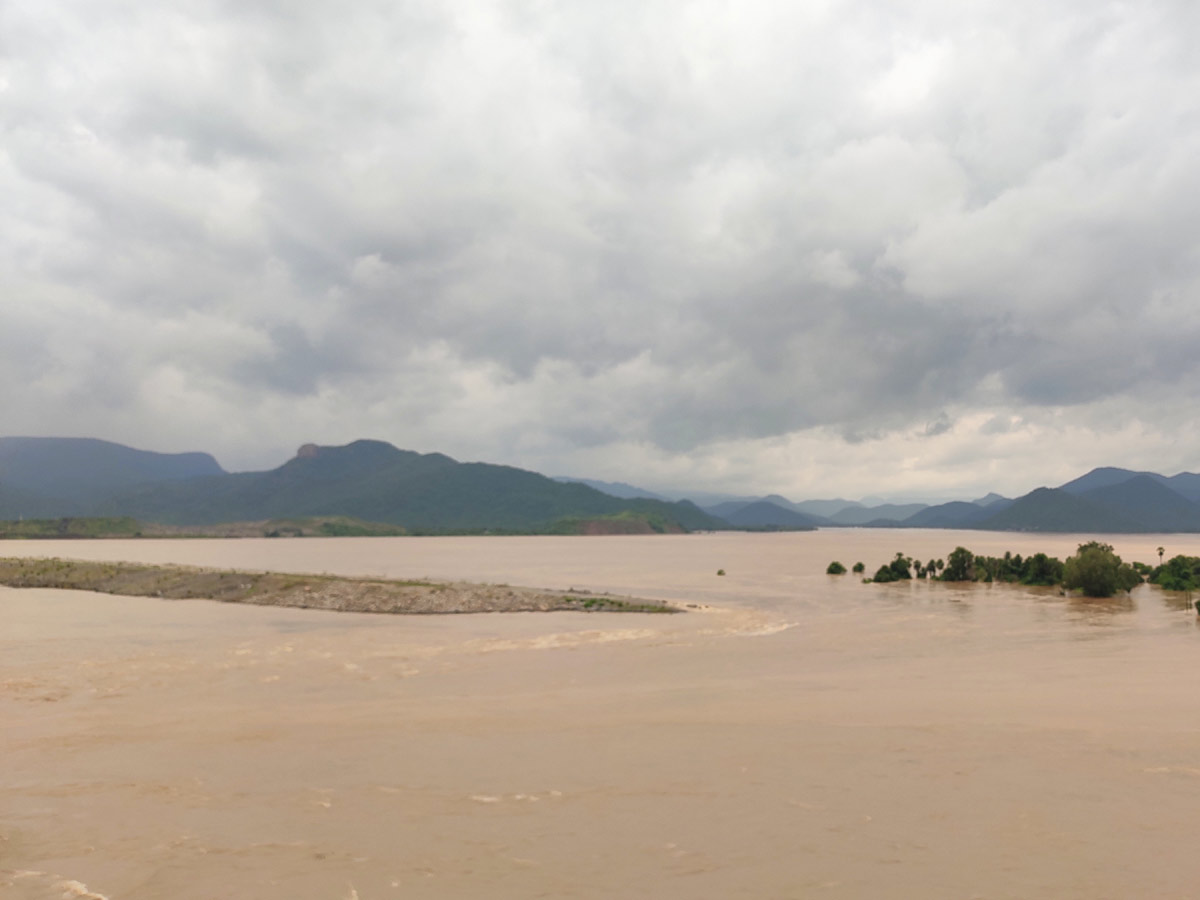 Godavari River Water Level Heavy Rains In Rajahmundry  - Sakshi55