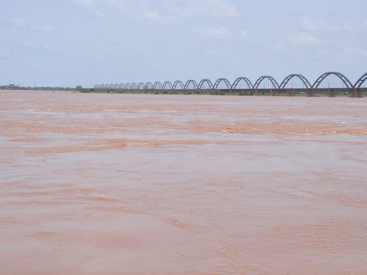 Godavari River Water Level Heavy Rains In Rajahmundry  - Sakshi8