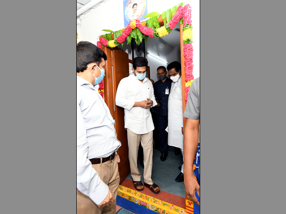 Cm Ys Jagan Visits Model House Tadepalli - Sakshi2