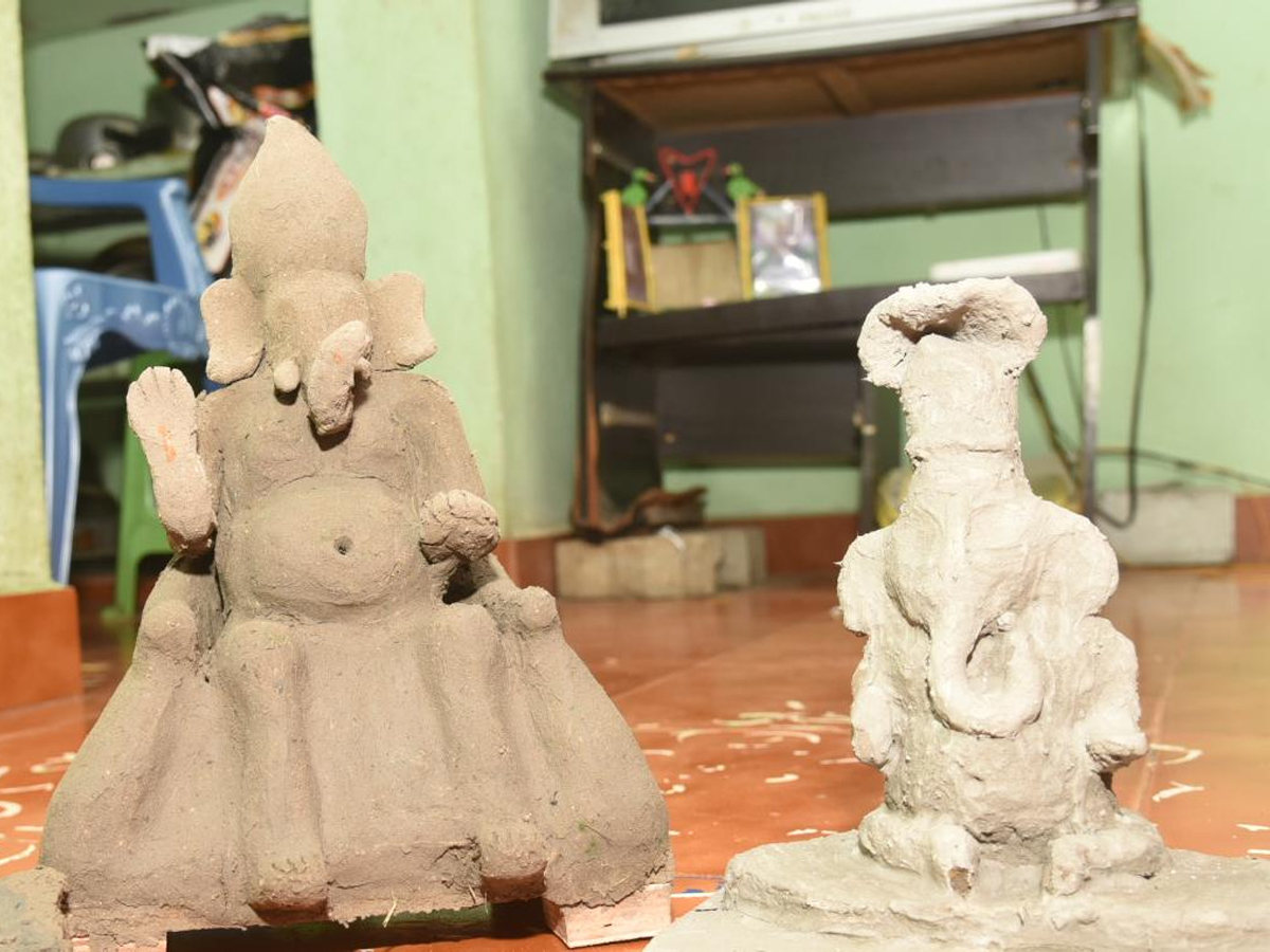 Childrens Making Clay Ganesha While Watching Sakshi TV Photo Gallery - Sakshi13