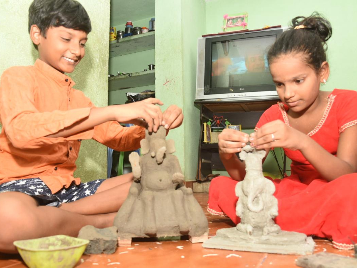 Childrens Making Clay Ganesha While Watching Sakshi TV Photo Gallery - Sakshi14