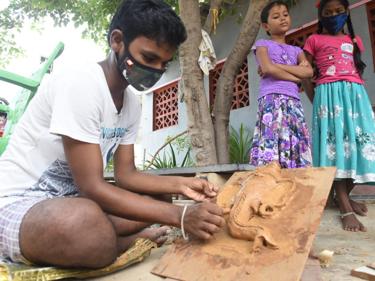 Childrens Making Clay Ganesha While Watching Sakshi TV Photo Gallery - Sakshi5