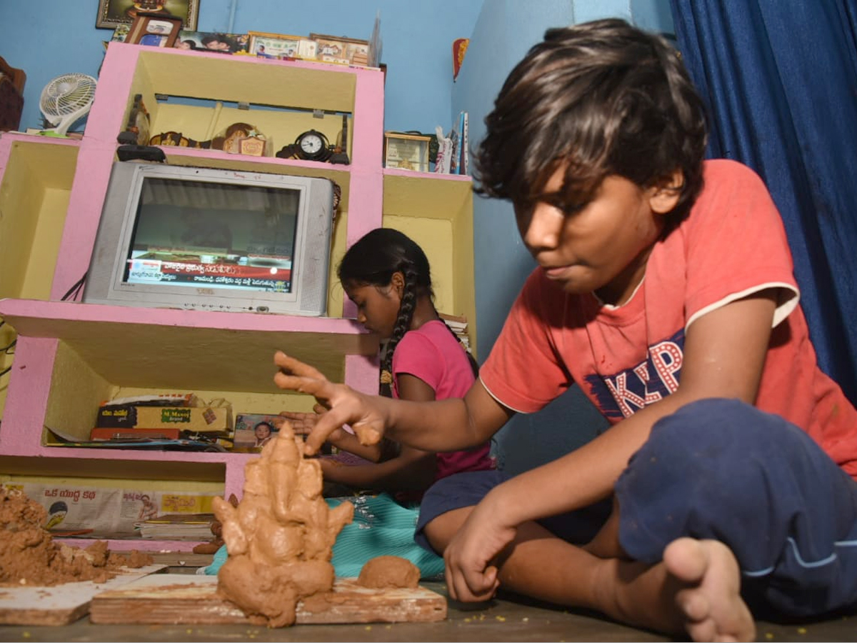 Childrens Making Clay Ganesha While Watching Sakshi TV Photo Gallery - Sakshi8