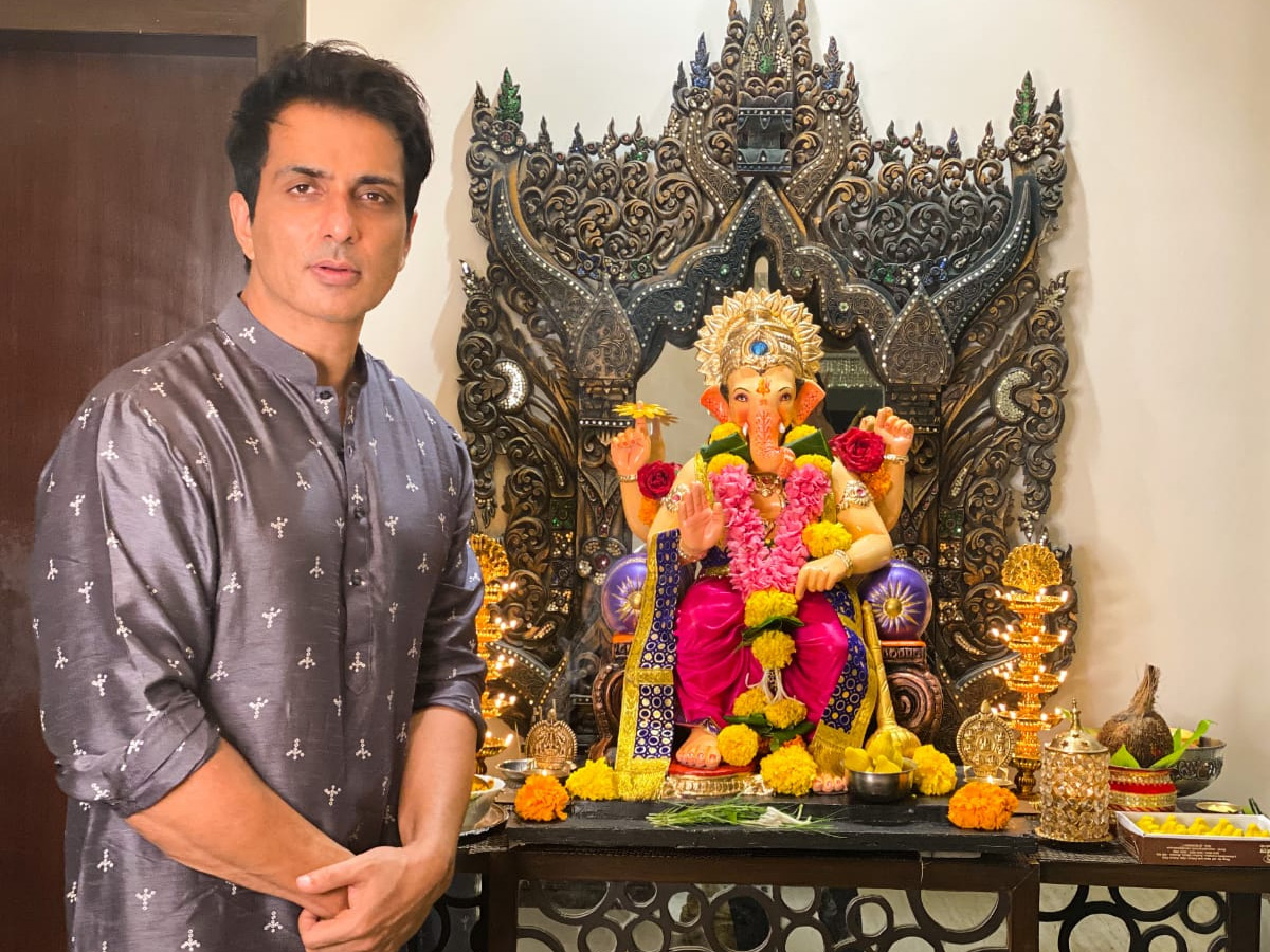 Celebrities Celebrate In Ganesh Chaturthi 2020 - Sakshi11