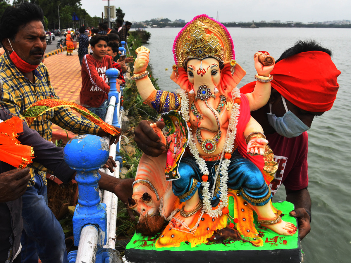 Ganesh nimajjanam,Tank Bund,photo gallery - Sakshi15