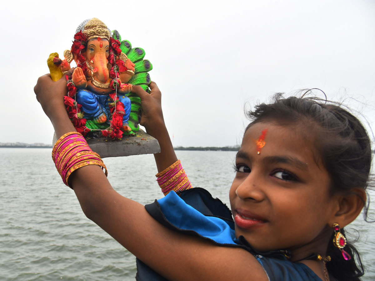 Ganesh nimajjanam,Tank Bund,photo gallery - Sakshi18