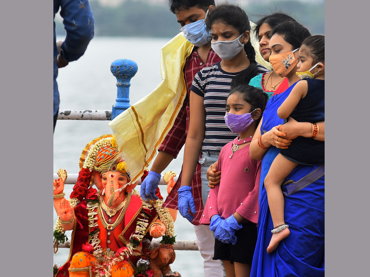 Ganesh nimajjanam,Tank Bund,photo gallery - Sakshi19