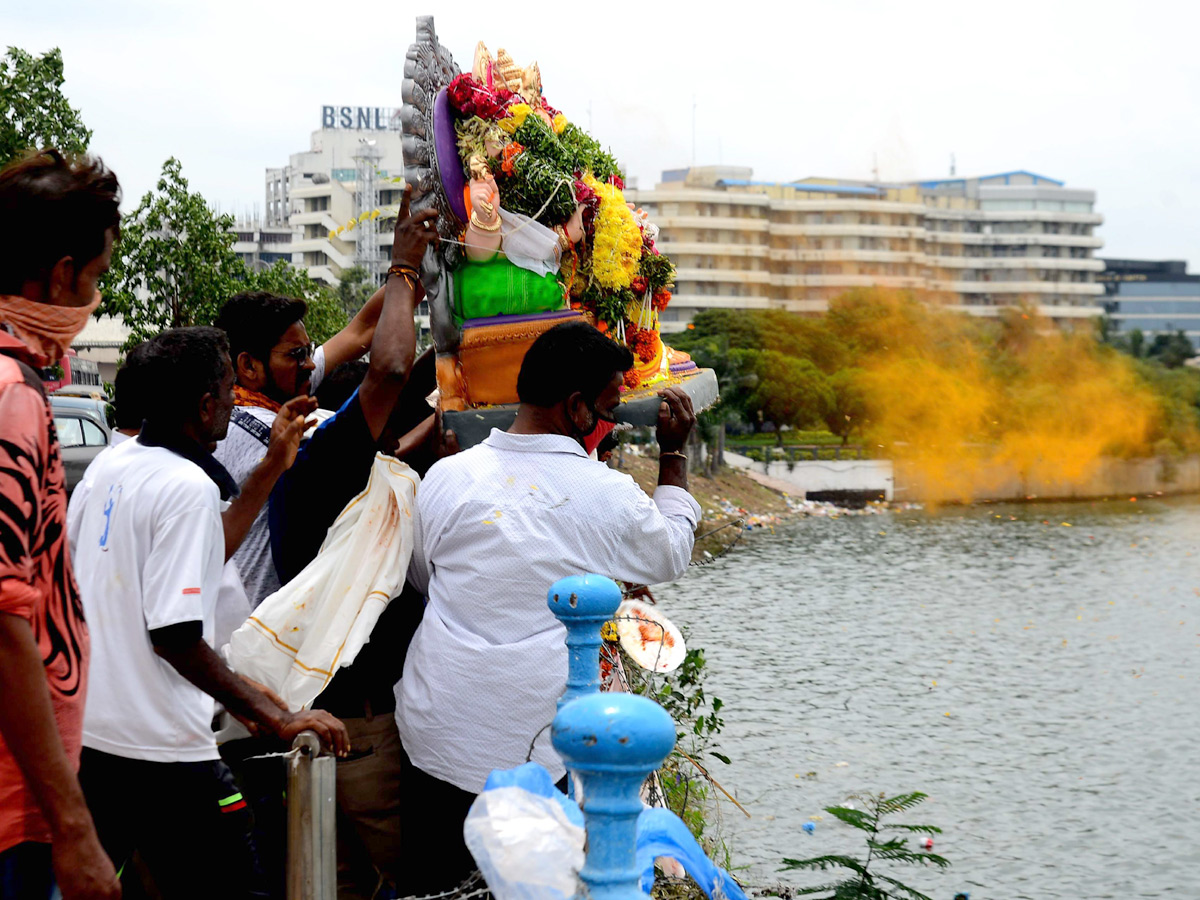 Ganesh nimajjanam,Tank Bund,photo gallery - Sakshi25