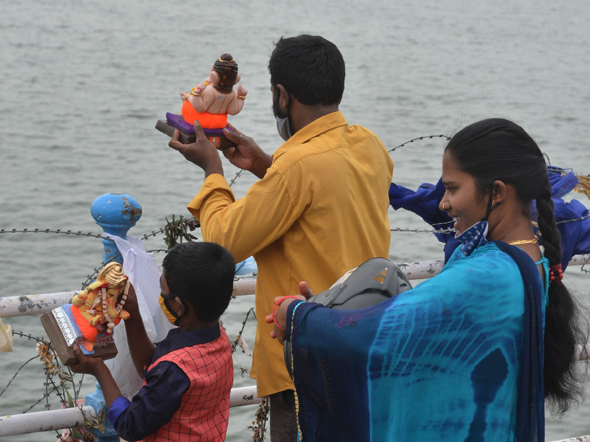 Ganesh nimajjanam,Tank Bund,photo gallery - Sakshi6