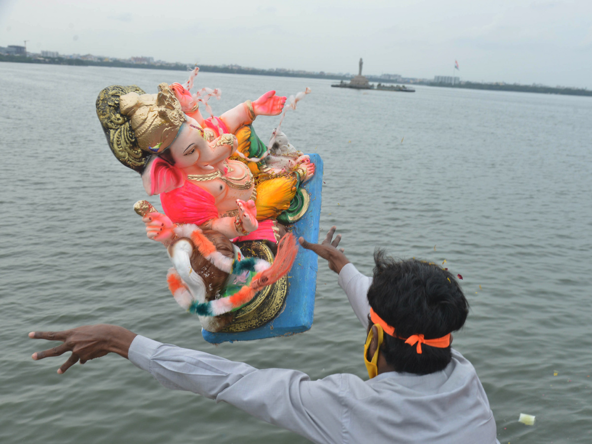 Ganesh nimajjanam,Tank Bund,photo gallery - Sakshi1