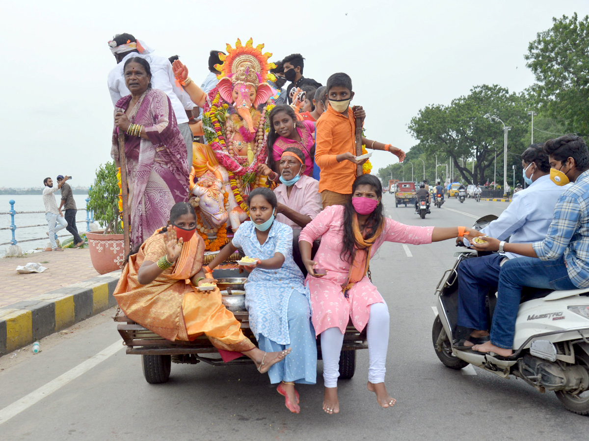 Ganesh nimajjanam,Tank Bund,photo gallery - Sakshi7