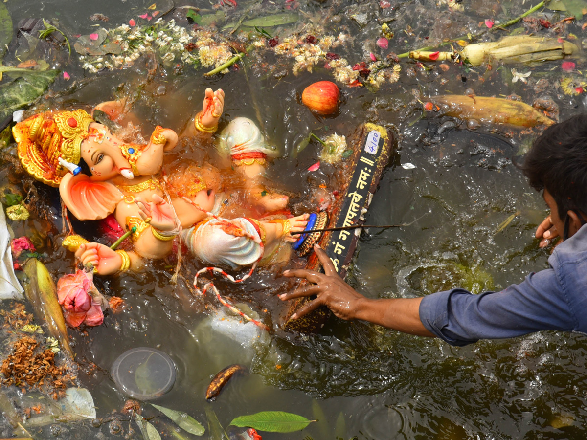 Ganesh nimajjanam,Tank Bund,photo gallery - Sakshi9