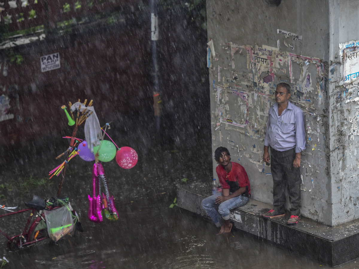   Heavy rains lash Delhi Photo Gallery - Sakshi10