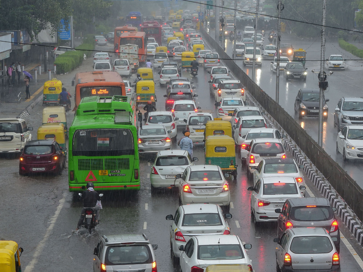   Heavy rains lash Delhi Photo Gallery - Sakshi14