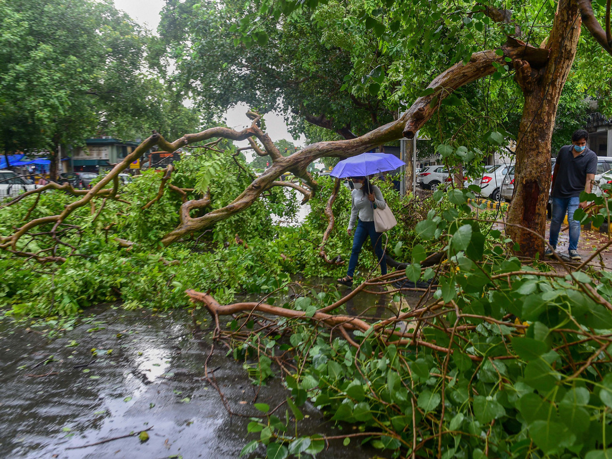   Heavy rains lash Delhi Photo Gallery - Sakshi6