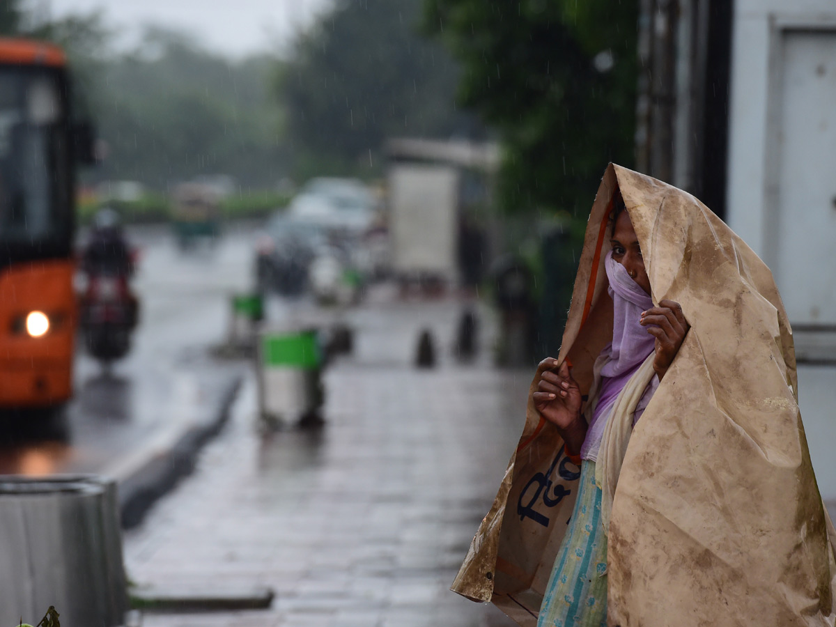   Heavy rains lash Delhi Photo Gallery - Sakshi9