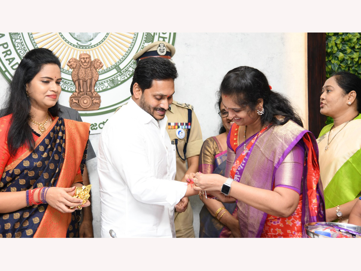 CM YS Jagan Mohan Reddy launch e-Rakshabandhan Photo Gallery - Sakshi13