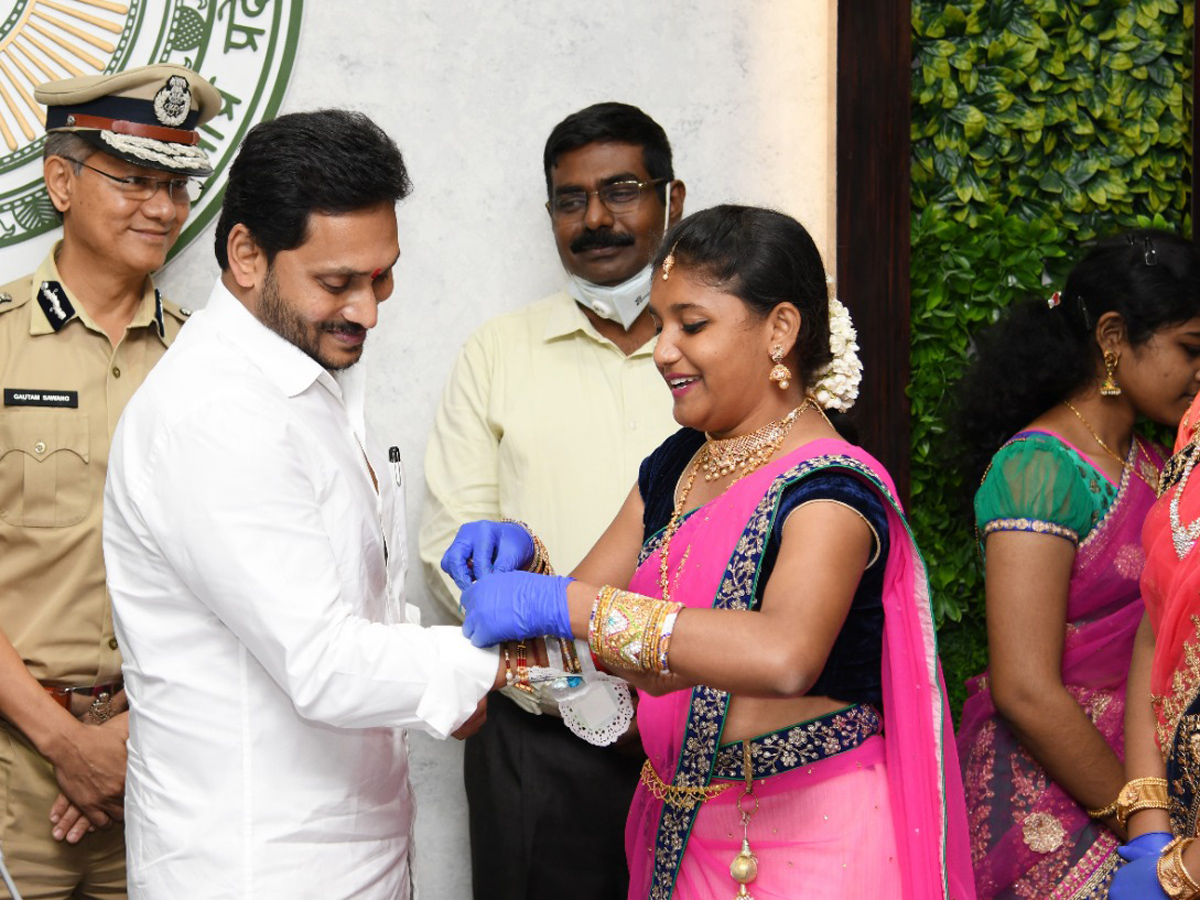 CM YS Jagan Mohan Reddy launch e-Rakshabandhan Photo Gallery - Sakshi16