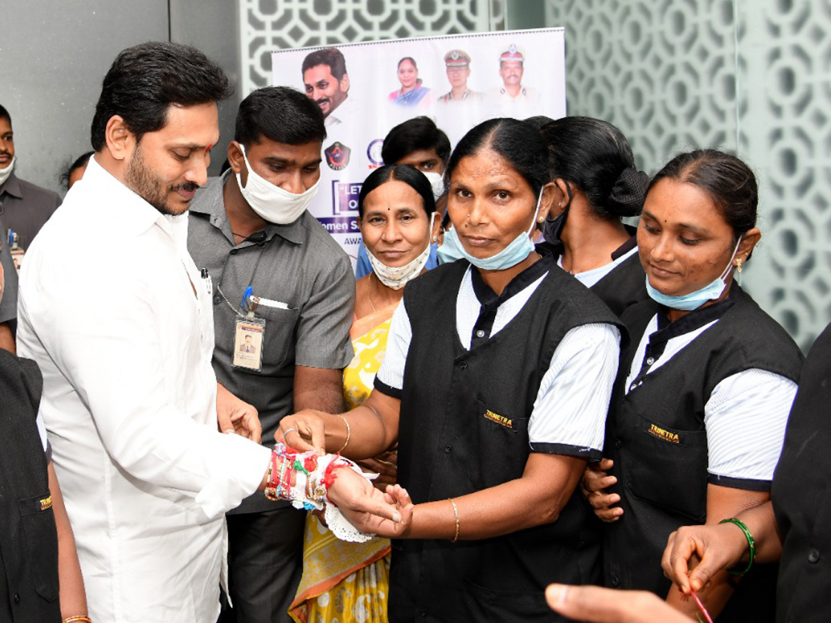 CM YS Jagan Mohan Reddy launch e-Rakshabandhan Photo Gallery - Sakshi17