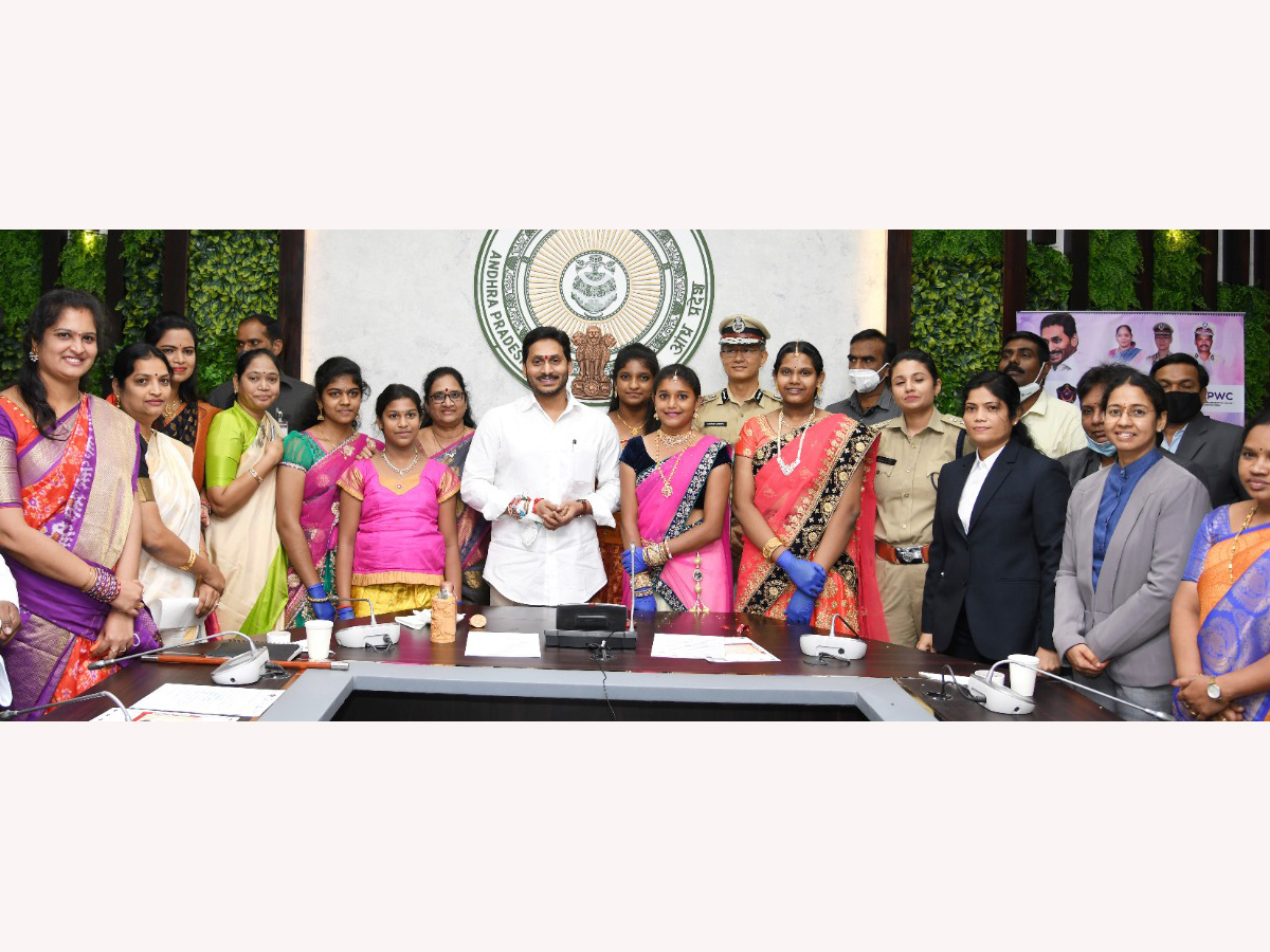 CM YS Jagan Mohan Reddy launch e-Rakshabandhan Photo Gallery - Sakshi1