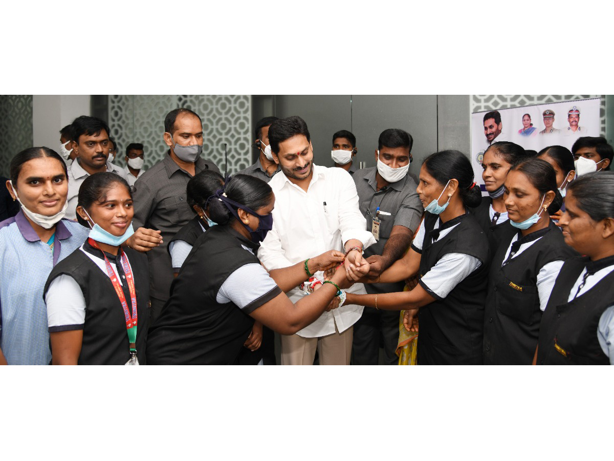 CM YS Jagan Mohan Reddy launch e-Rakshabandhan Photo Gallery - Sakshi18