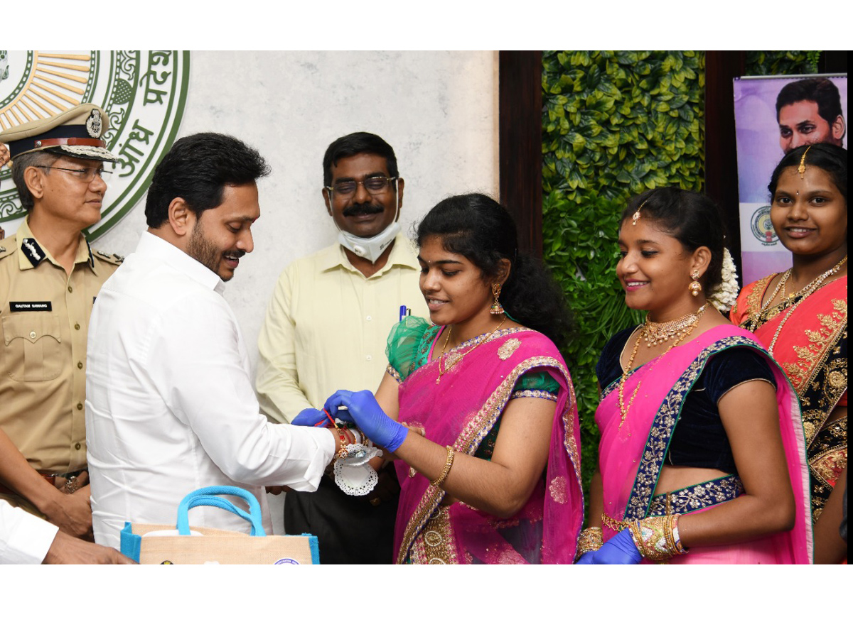 CM YS Jagan Mohan Reddy launch e-Rakshabandhan Photo Gallery - Sakshi5