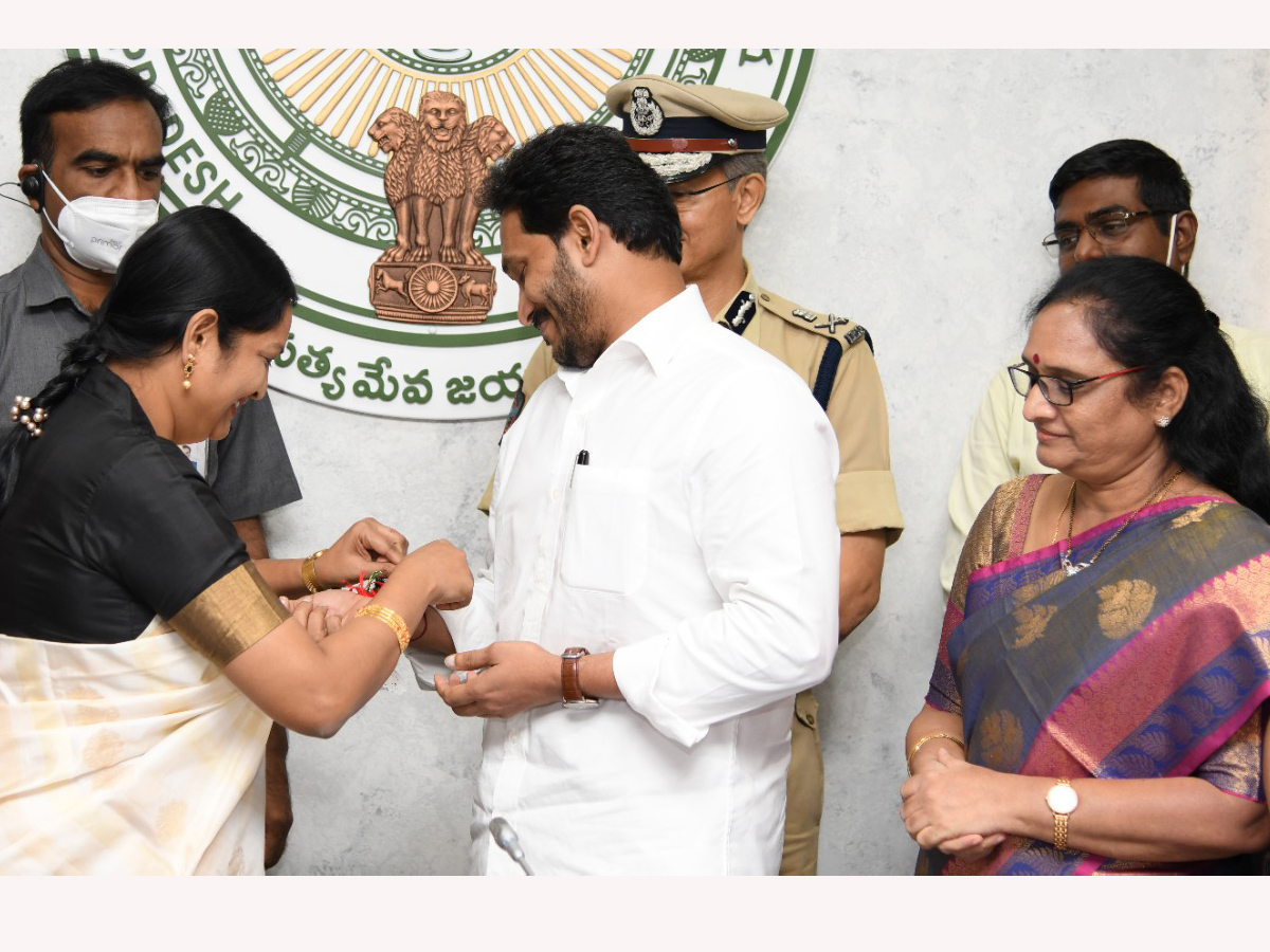 CM YS Jagan Mohan Reddy launch e-Rakshabandhan Photo Gallery - Sakshi6