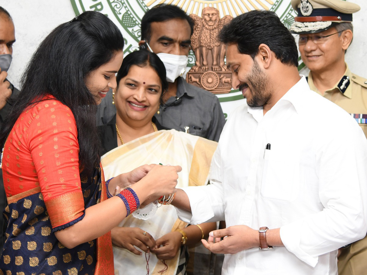 CM YS Jagan Mohan Reddy launch e-Rakshabandhan Photo Gallery - Sakshi8